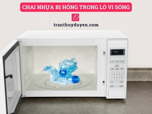 Chai nhựa bị hỏng trong lò vi sóng