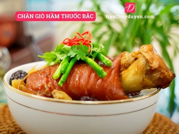 Chân giò hầm thuốc bắc