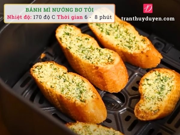 Cách làm bánh mì bơ tỏi bằng nồi chiên không dầu