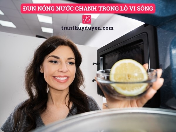 Đun nóng nước cam/ chanh trong lò vi sóng