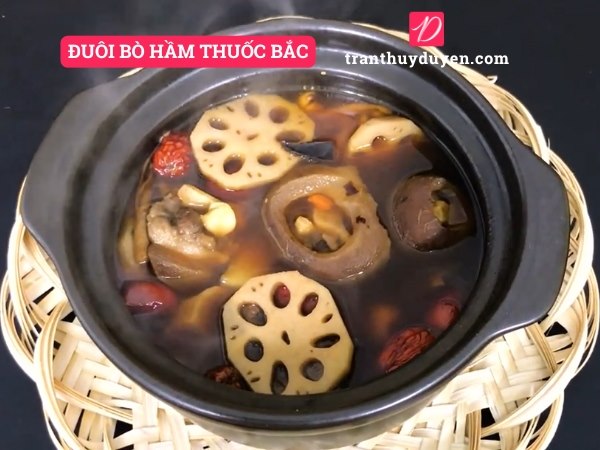 Đuôi bò hầm thuốc bắc