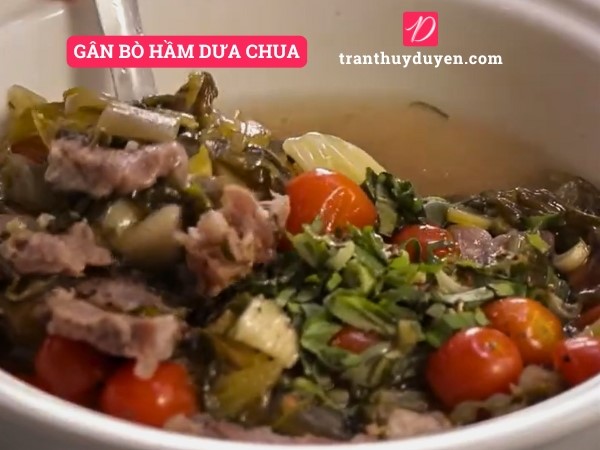 Món gân bò hầm dưa chua