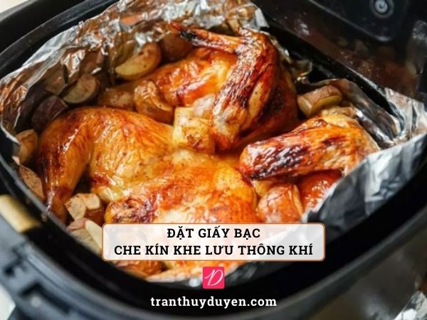 Đặt giấy bạc che kín khe lưu thông khí
