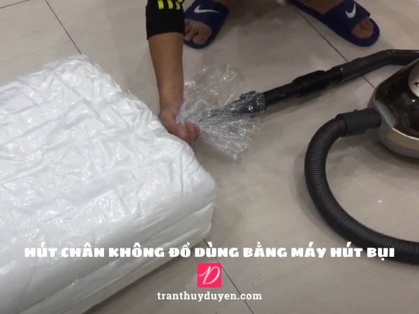Hút chân không đồ dùng bằng máy hút bụi