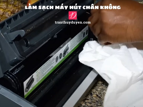 Làm sạch máy hút chân không thực phẩm sau khi dùng