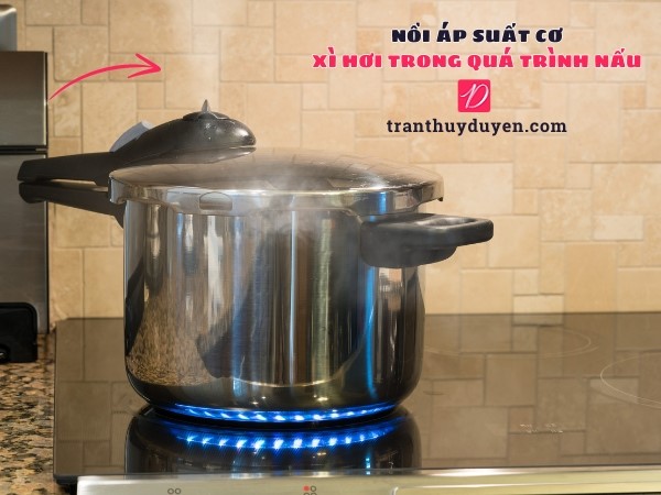 Nồi áp suất cơ xì hơi trong quá trình nấu