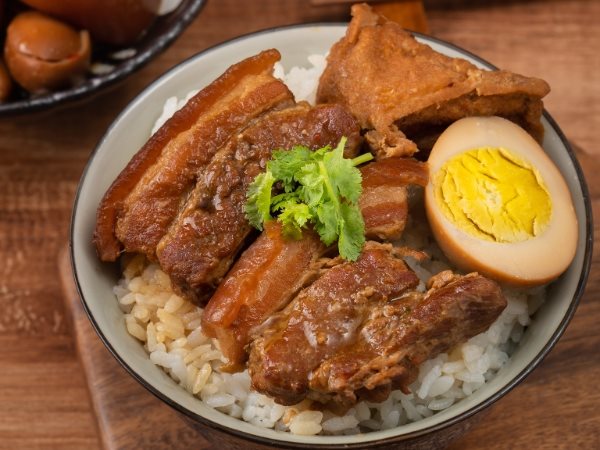 Làm món thịt kho hột vịt bằng nồi áp suất