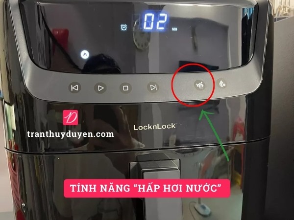 dùng tính năng hấp hơi nước vệ sinh lòng nồi