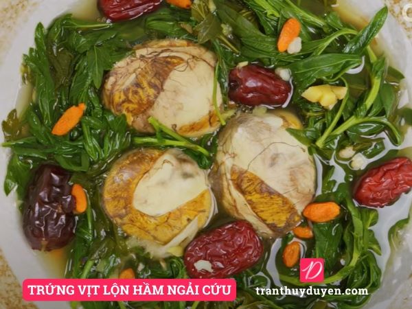 Trứng vịt lộn hầm ngải cứu
