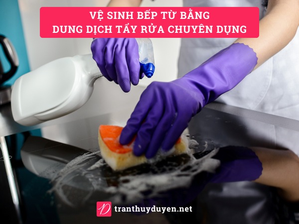 Vệ sinh bếp từ bằng dung dịch tẩy rửa chuyên dụng
