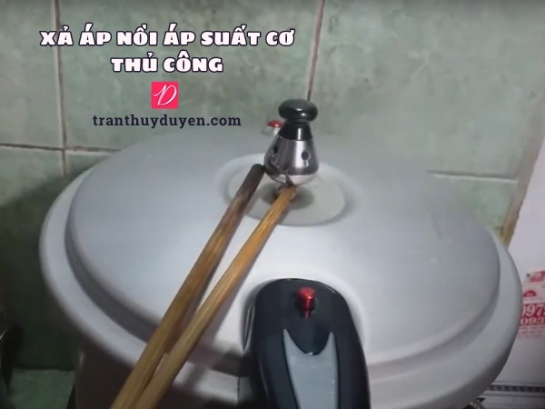 Xả áp nồi áp suất cơ thủ công