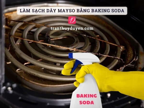 Xịt baking soda vào dây mayso